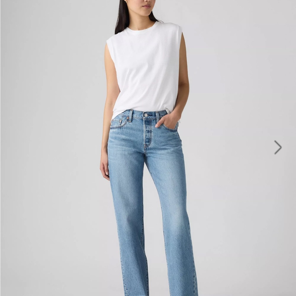 Levi's 501 90s Selvedge Straight Leg Jeans in Light Blue Wash - Picture 2 of 5